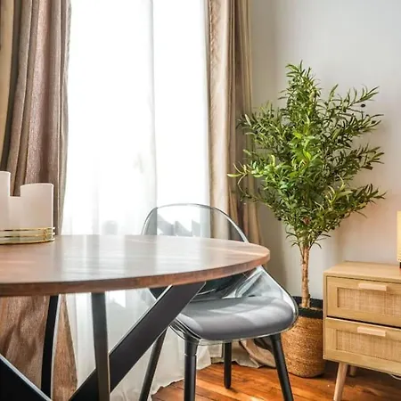 Daire Tranquil Retreat In The 16th Arrondissement