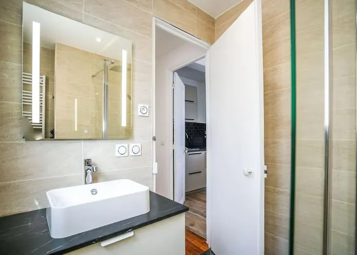 Tranquil Retreat In The 16th Arrondissement *