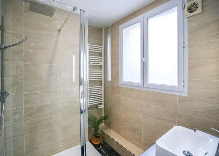 Tranquil Retreat In The 16th Arrondissement